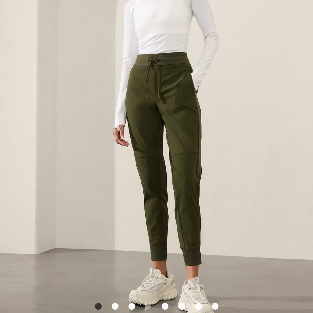 Athleta Mid-Rise Jogger - Size 4